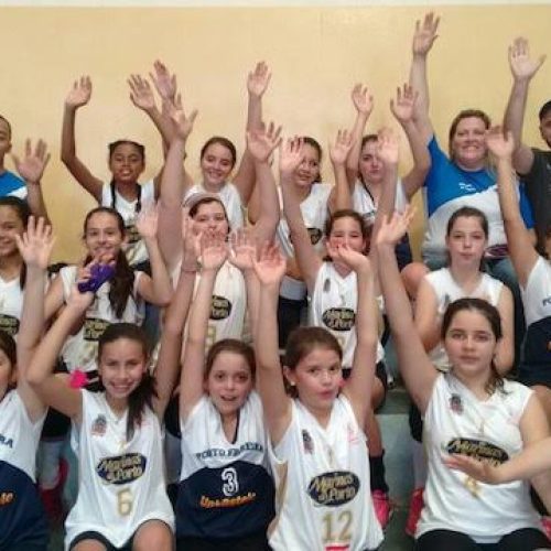 Equipe pré-mim feminina de vôlei volta a competir pela APV