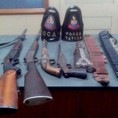 Dupla é presa pela PM em Porto Ferreira com quatro armas de fogo e munições de calibres diversos