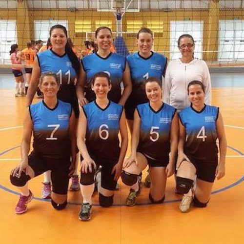 Equipe feminina master de vôlei inicia torneio da APV com vitória