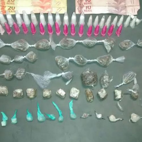 Cinco pessoas foram presas e um menor apreendido em ocorrência de tráfico de drogas na Vila Maria