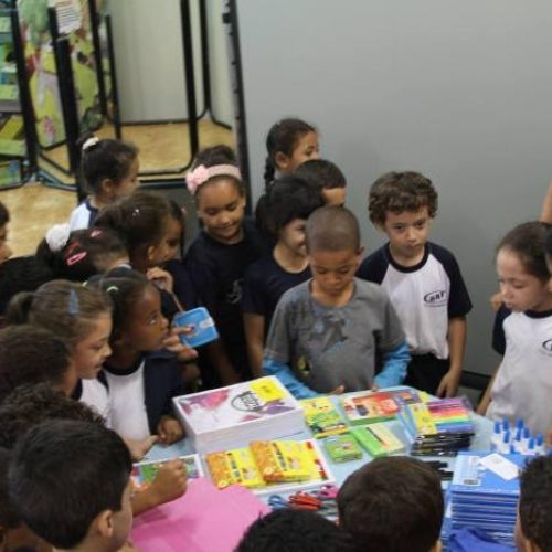 Prefeita entrega 2ª parte do material escolar