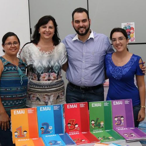 Secretaria de Educação recebe material didático de língua portuguesa e matemática