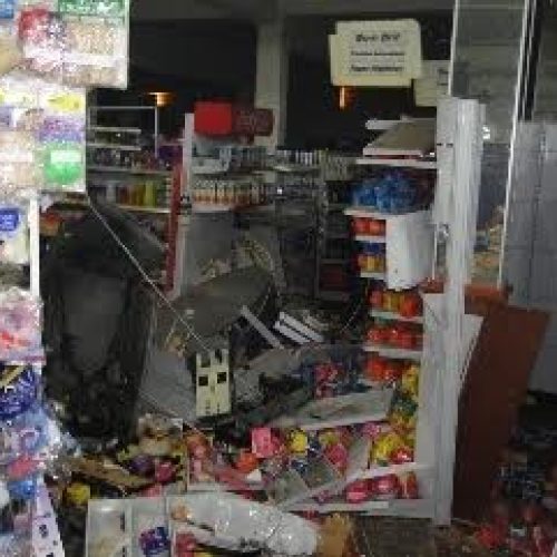 Bandidos explodem caixa eletrônico do Supermercado Doni em Descalvado