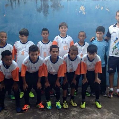 Equipe sub-13 de futsal de Porto Ferreira jogou em Leme
