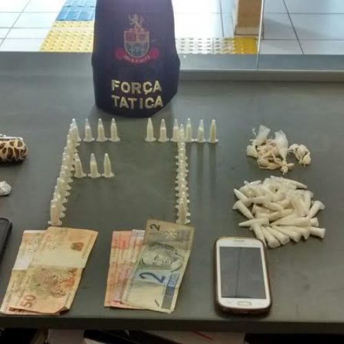 Em cumprimento de Mandado de Busca e Apreensão Força Tática localiza drogas e prende quatro pessoas
