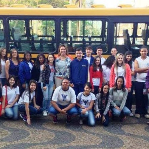 Alunos das oitavas séries classificados em projeto da EPTV ganham um dia de passeio em São Carlos