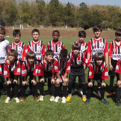 Equipe da Escola de Futebol do Clube de Campo jogou contra o Corinthians