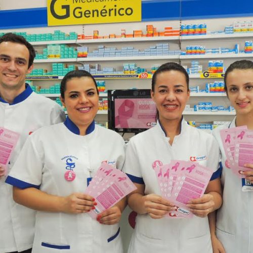 Outubro Rosa: Rede Drogal conscientiza clientes sobre o câncer de mama
