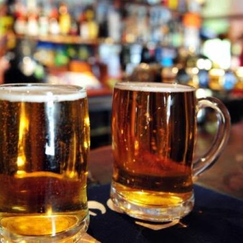 Cardiologistas alertam para perigo da mistura de álcool com energético
