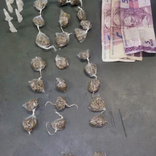 Servente de pedreiro é preso por tráfico de drogas durante patrulhamento da PM pelo Serra D’Água