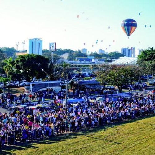 População sai às ruas de Rio Claro para ver balões do Mundial