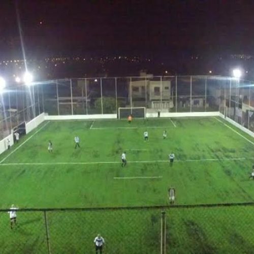 Diretoria do Porto Ferreira F.C. entrega novo gramado sintético