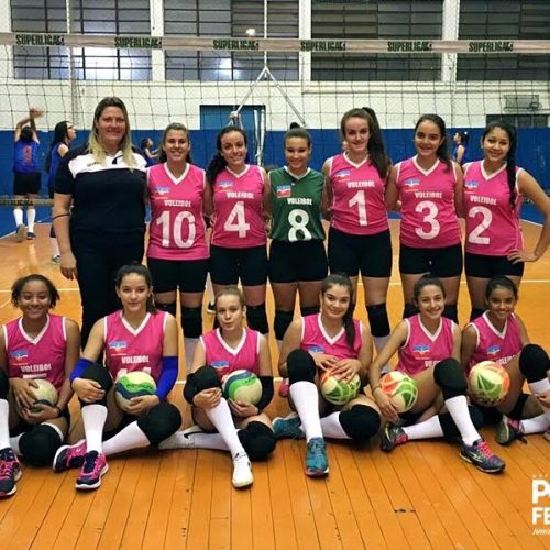 Equipe infantil feminina de vôlei jogou no final de semana em Rio Claro