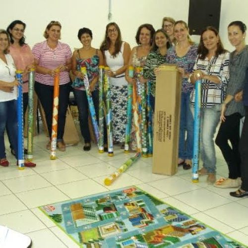 Departamento de Educação entrega kits educacionais para as escolas municipais
