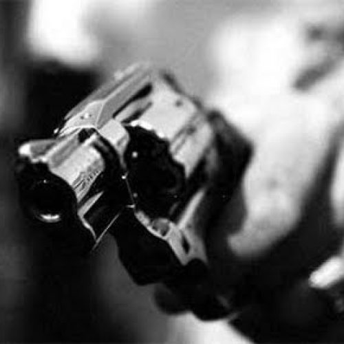 Quatro homens encapuzados e armados roubam residência no bairro Cristo Redentor