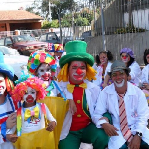 Doutores do Sorriso levam “palhaçada” em hospitais, asilos, escolas e eventos
