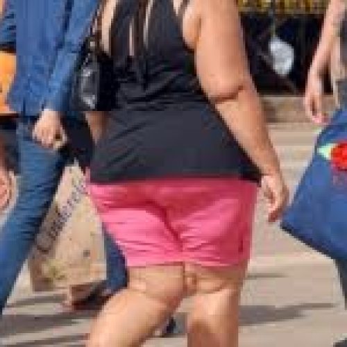 Você se alimenta mesmo quando não está com fome? Saiba o que é a fome emocional