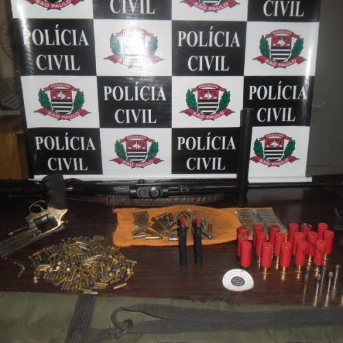 Polícia Civil prende homem de 51 anos em flagrante por posse irregular de arma de fogo