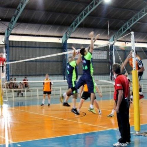 Municipal de Vôlei teve início sábado, 28 de abril, com rodada de quatro partidas