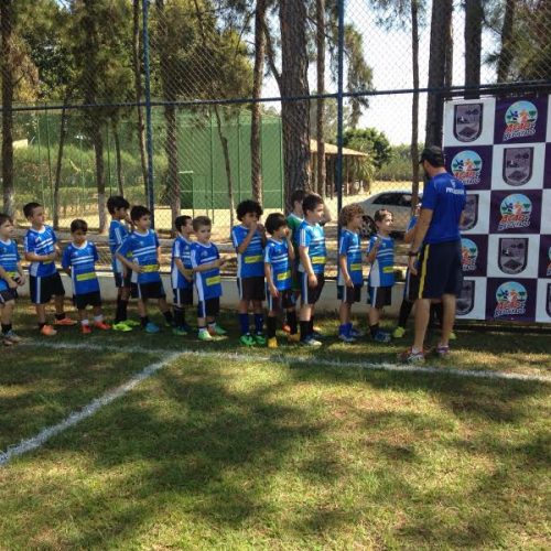 Torneio de futebol infantil reuniu a garotada menor de 9 anos no Clube de Campo das Figueiras