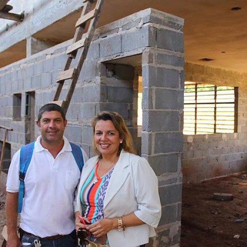 Prefeita e vereador vistoriam obras da futura creche-escola do bairro Lagoa Serena
