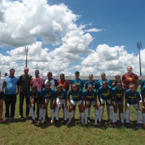 Equipe de futebol feminino do C.A. Ferreirense vence amistoso