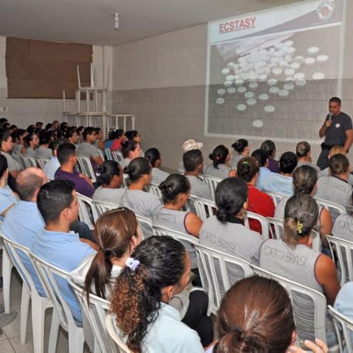 Polícia Militar realiza palestra durante a 2ª Sipat da Porto Brasil