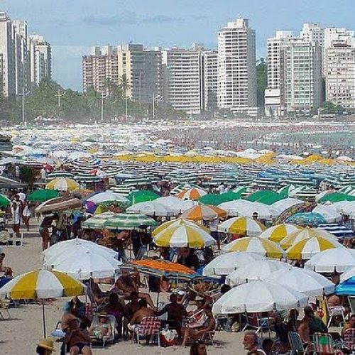 “Água no umbigo, sinal de perigo”: confira dicas para curtir a praia com segurança