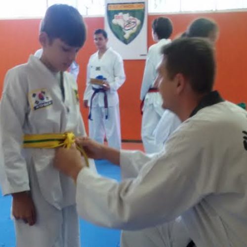Academia Bio Activa Taekwondo realiza exame de graduação de alunos
