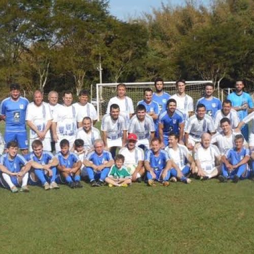 Lago F.R. reúne pais e filhos