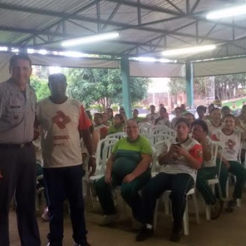 Polícia Militar de Porto Ferreira realiza palestra durante a SIPAT 2015 no Atacado Ideal