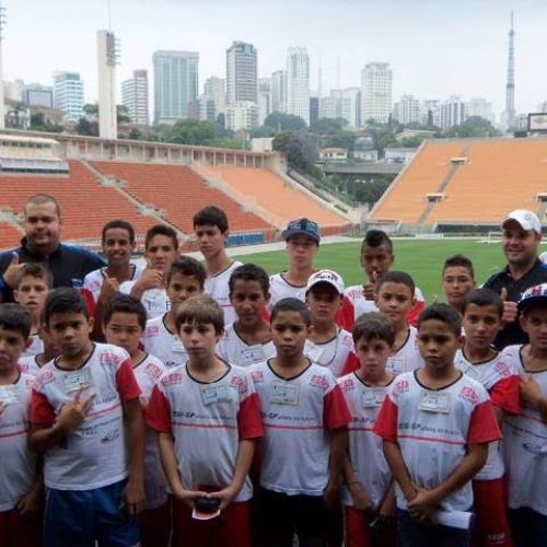 Escola de Futebol Atleta do Futuro faz excursão para o Museu do Futebol