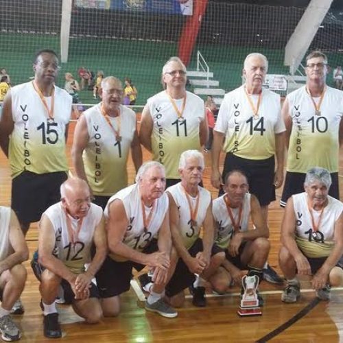 Finais de torneio de vôlei da “melhor idade” foram disputadas em Porto Ferreira
