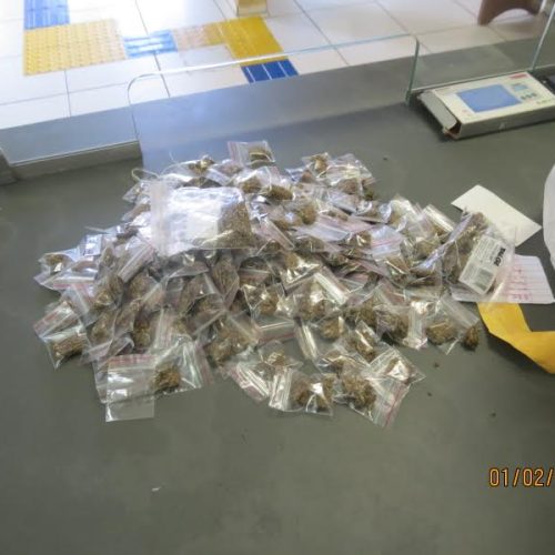 Após denúncia, PM de Porto Ferreira prende dois homens em flagrante por tráfico de drogas