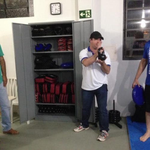 Diretoria do Clube de Campo entrega novos materiais para alunos de defesa pessoal e jiu-jitsu