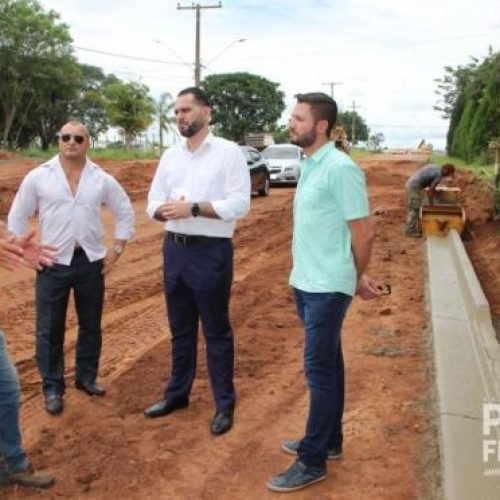 PREFEITO E VEREADORES FAZEM NOVA VISITA ÀS OBRAS NA AVENIDA MARIANO PROCÓPIO