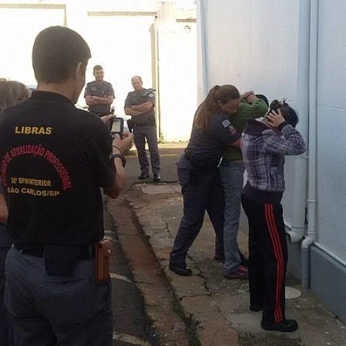 Policiais militares de Porto Ferreira e região passam por treinamento em libras