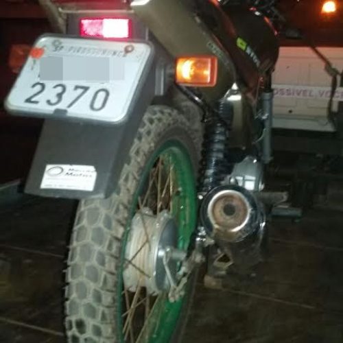 Moto YBR furtada em Pirassununga é localizada pela PM em Porto Ferreira; um homem foi preso