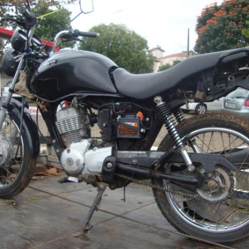 Polícia civil de Porto Ferreira apreende moto Honda e procura identificar o proprietário