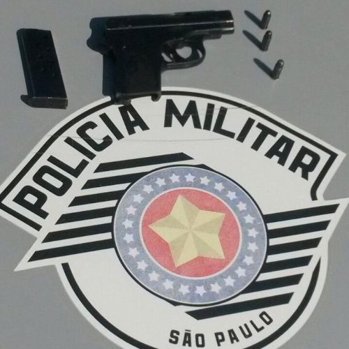 Um jovem de 18 anos foi preso e um menor de 17 apreendido após roubo em supermercado no Jandyra