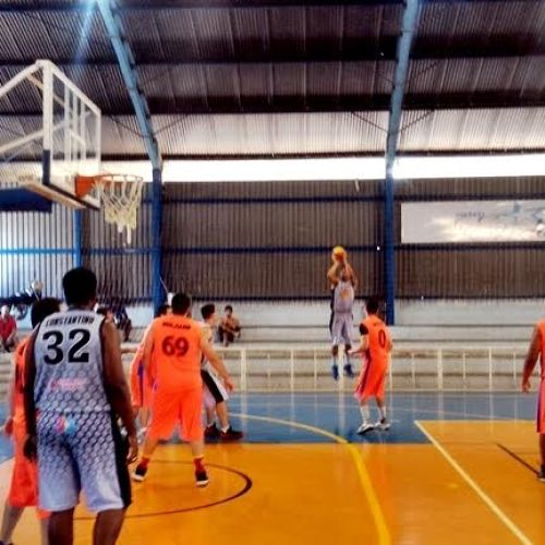 Primeira rodada da semifinal do Municipal de Basquete teve partidas emocionantes e zebra
