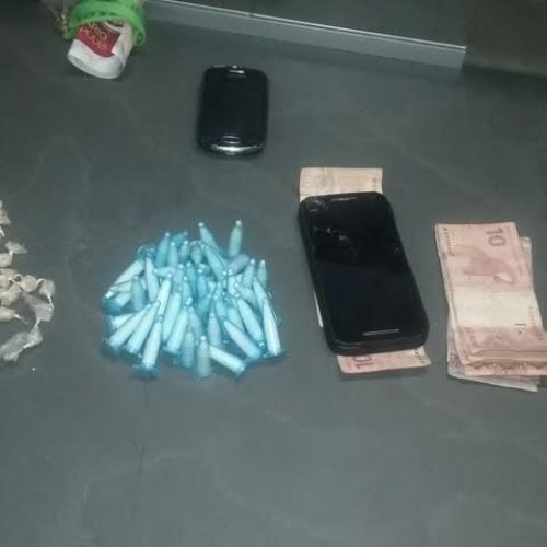 ROCAM localiza 74 pedras de crack e 50 pinos contendo cocaína na Vila Maria