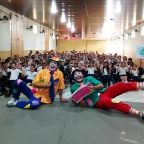Alunos da rede municipal assistem a peça teatral patrocinada pela Verallia