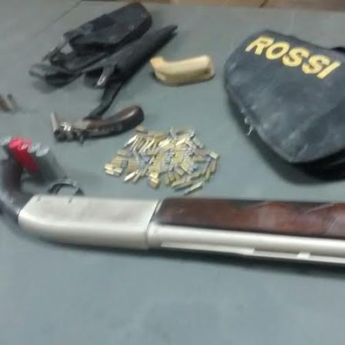 Homem de 52 anos foi preso em Porto Ferreira em flagrante de posse irregular de arma de fogo