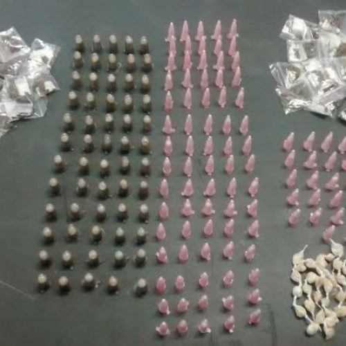 PM encontra com menor 50 porções de maconha, 150 pedras de crack e 162 pinos com cocaína