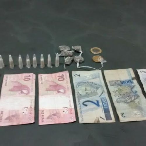 PM prende um homem em flagrante por tráfico e outro por porte de drogas no Jardim Paschoal Salzano