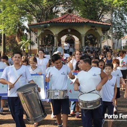 Dengue: alunos fazem passeata no Centro e Ecoponto encaminha pneus