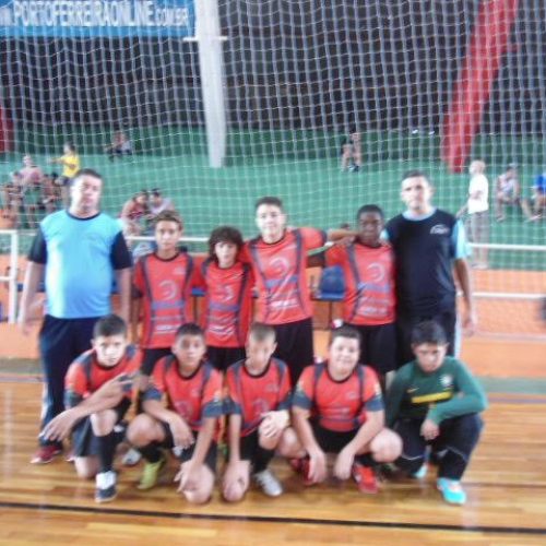 Atletas do Projeto Garoto e Garota Nota 10 participam da abertura de Campeonato de Futsal Menor