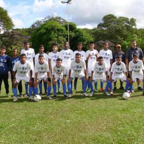 Equipes da escolinha de futebol Atleta do Futuro iniciam disputa da Copa Sesi
