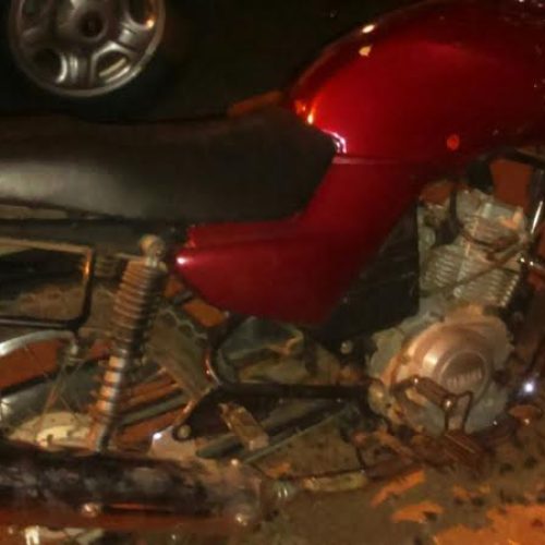 Moto sem placa e com números de motor e chassis raspados é apreendida e passará por perícia